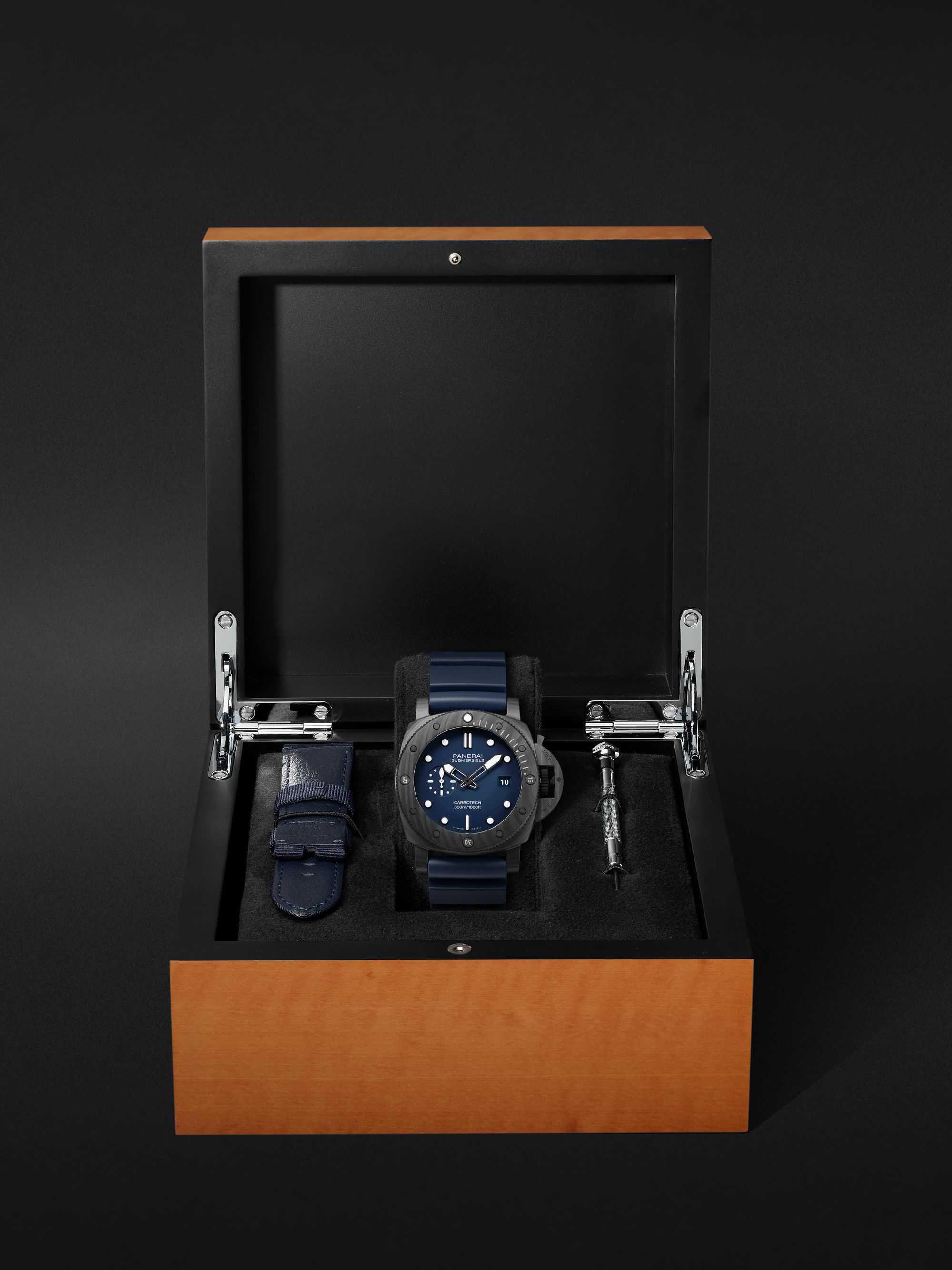 PANERAI Submersible QuarantaQuattro Automatic 44mm Carbotech™ and Rubber Watch, Ref. No. PAM01232