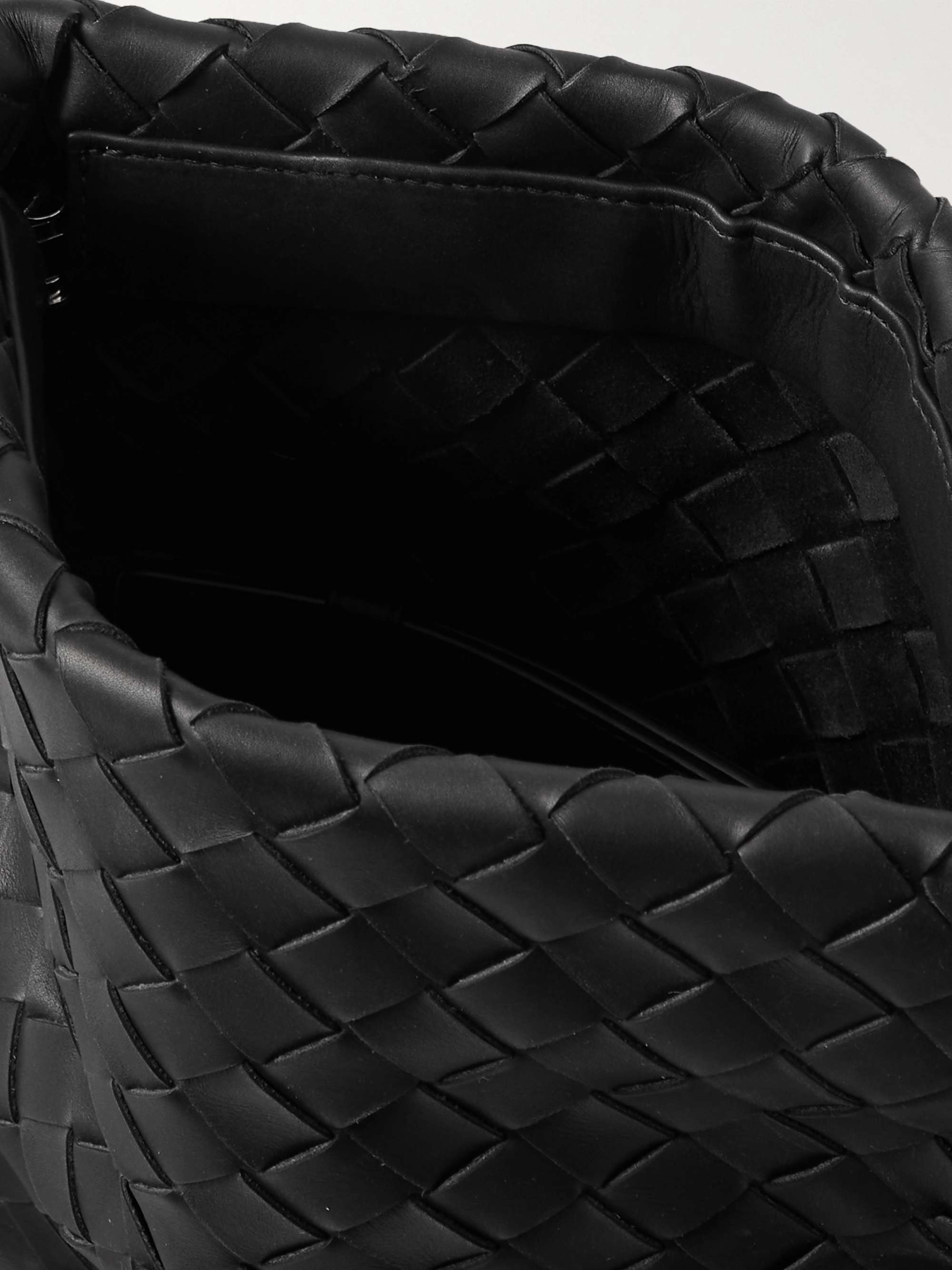 Black Intrecciato Hydrology Leather Messenger Bag | BOTTEGA VENETA | MR ...