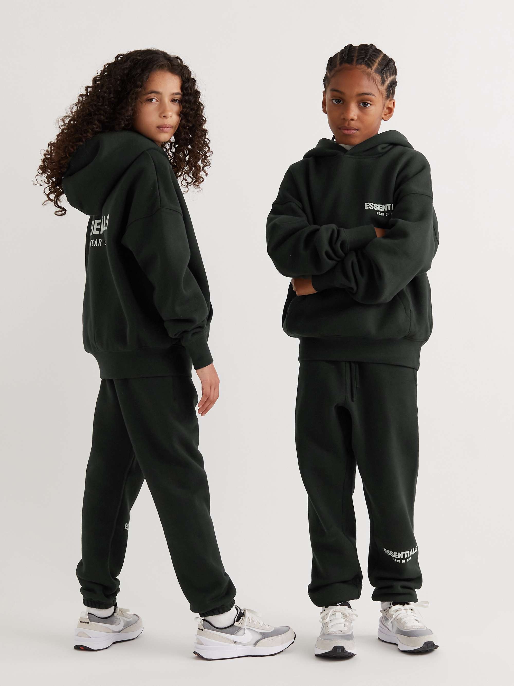 피어오브갓 에센셜 키즈 스웻팬츠 FEAR OF GOD ESSENTIALS KIDS Logo-Flocked Cotton-Blend Jersey Sweatpants,Black