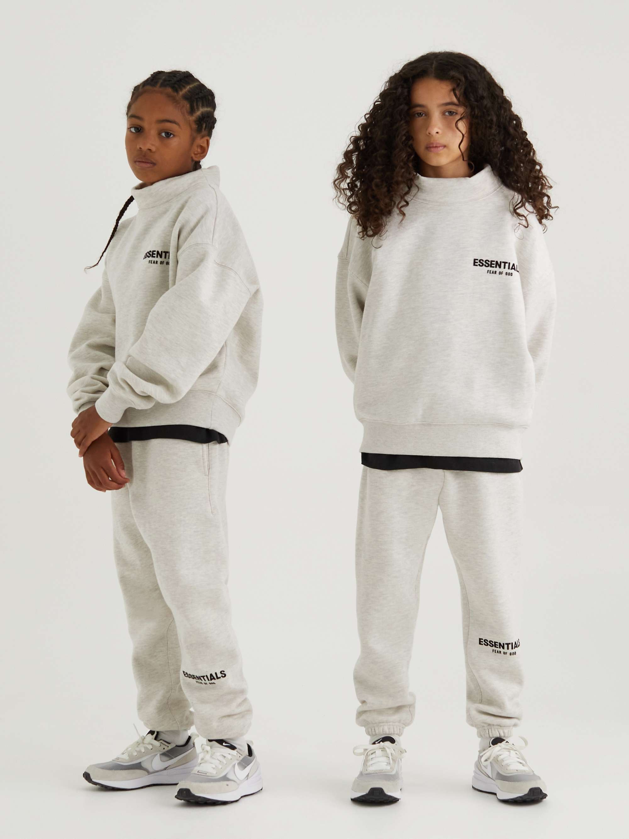 피어오브갓 에센셜 키즈 스웻팬츠 FEAR OF GOD ESSENTIALS KIDS Logo-Flocked Cotton-Blend Jersey Sweatpants,Cream