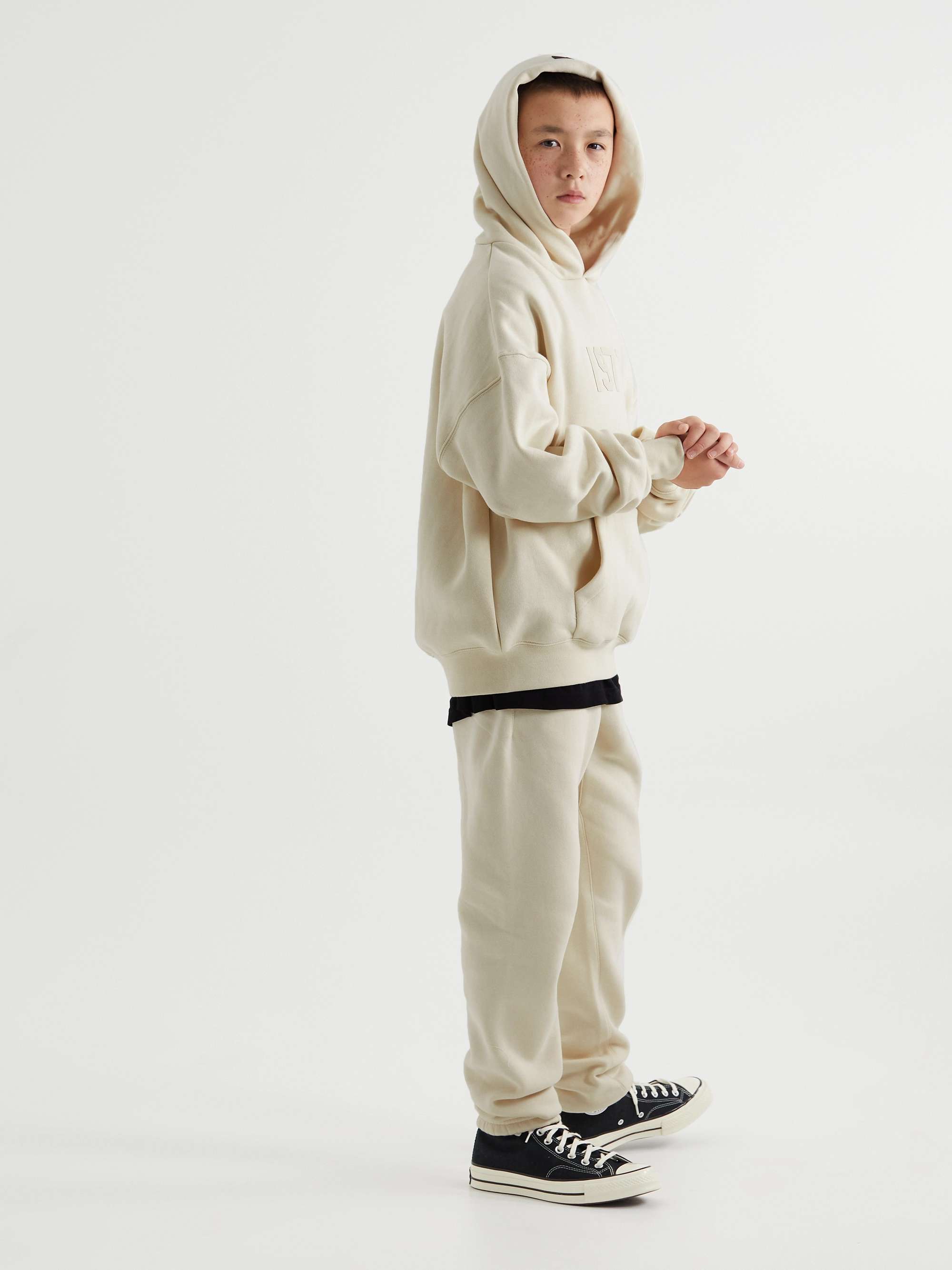 피어오브갓 에센셜 키즈 스웻팬츠 FEAR OF GOD ESSENTIALS KIDS Tapered Logo-Flocked Cotton-Blend Jersey Sweatpants,Ecru